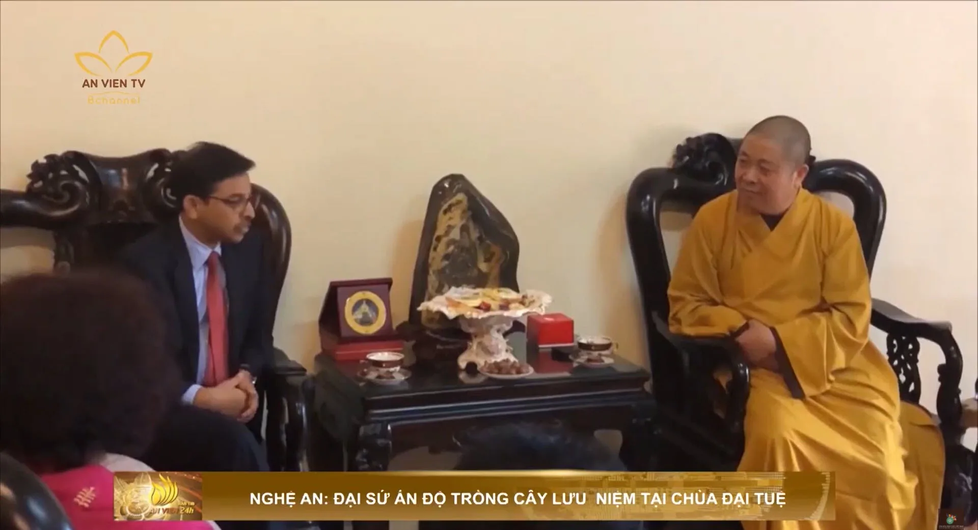 NGHỆ AN: ĐẠI SỨ ẤN ĐỘ TRỒNG CÂY LƯU NIỆM TẠI CHÙA ĐẠI TUỆ