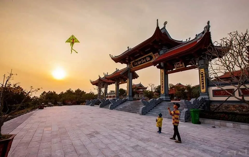 Chùa Đại Tuệ, ngôi chùa nằm trên đỉnh núi cao nhất của dãy núi Đại Huệ