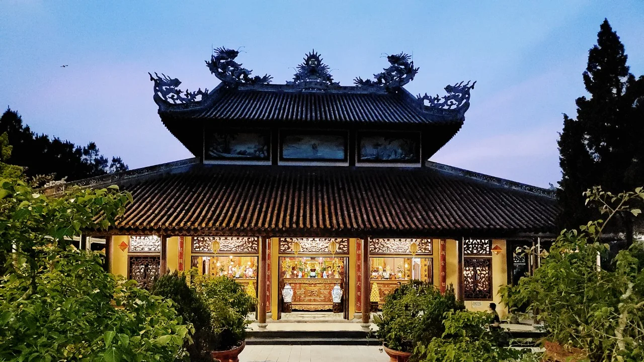 Phật giáo Miền Trung - Di sản và Kiến Trúc