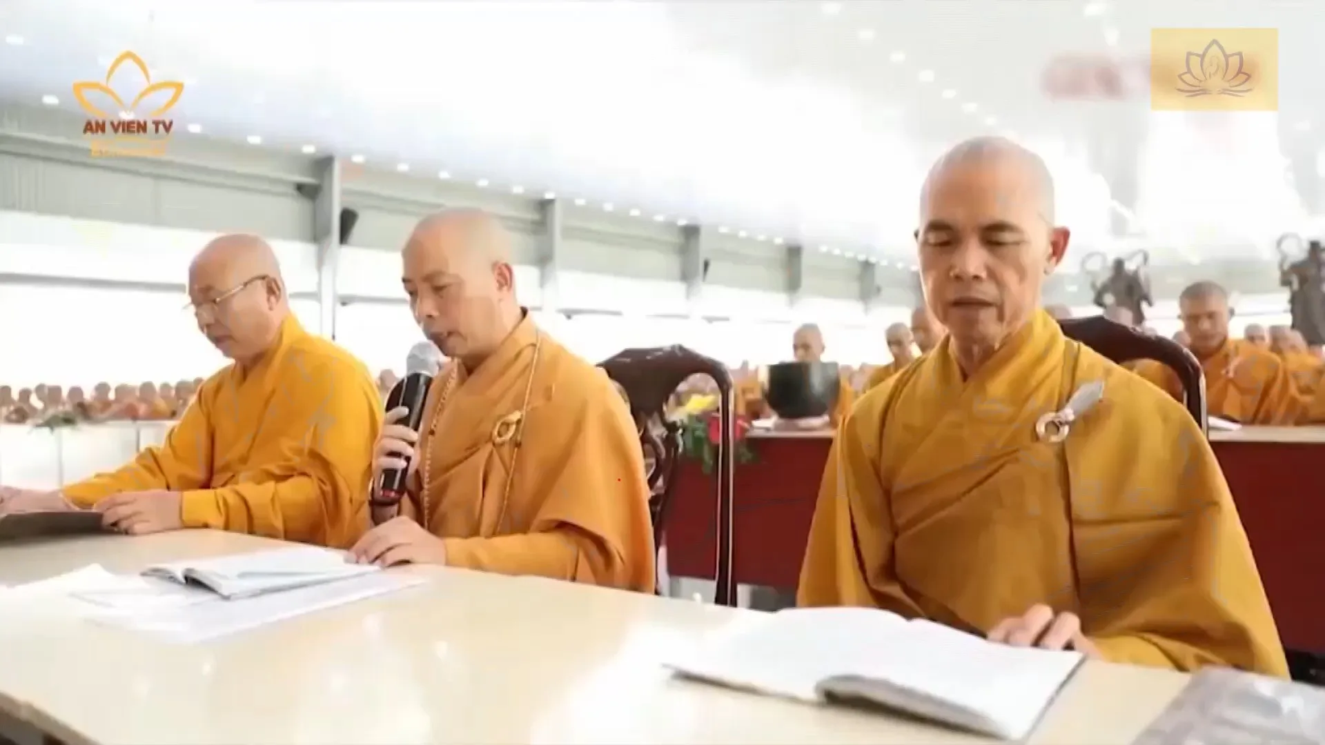 Pháp phục Phật giáo Việt nam : đằng sau mỗi lớp áo đều mang 1 ý nghĩa tâm linh to lớn