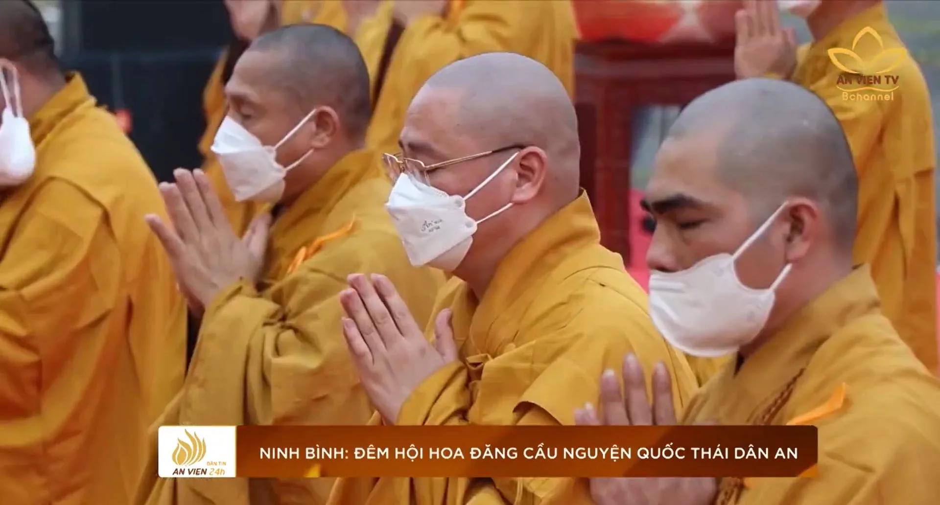 Ninh Bình: Đêm hội hoa đăng cầu nguyện quốc thái dân an