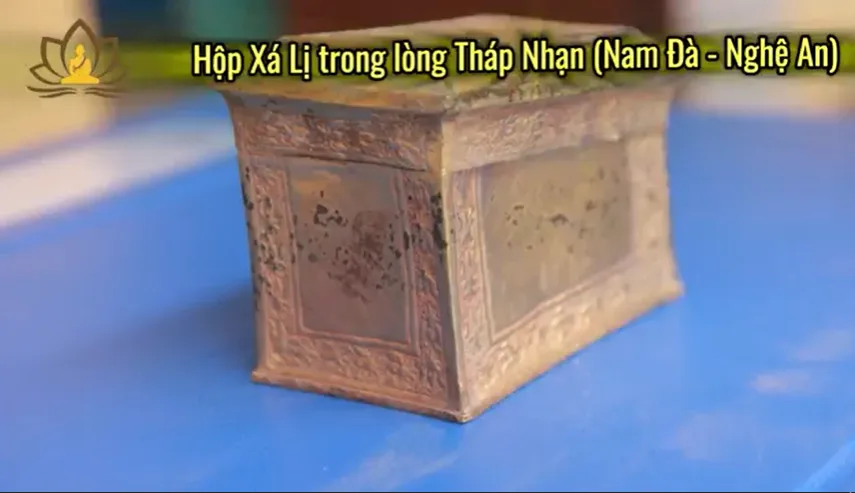 Hộp xá lị trong lòng Tháp Nhạn