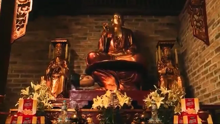 Bảo vật Quốc gia: Tượng Vua Cõng Phật - Chùa Hòe Nhai