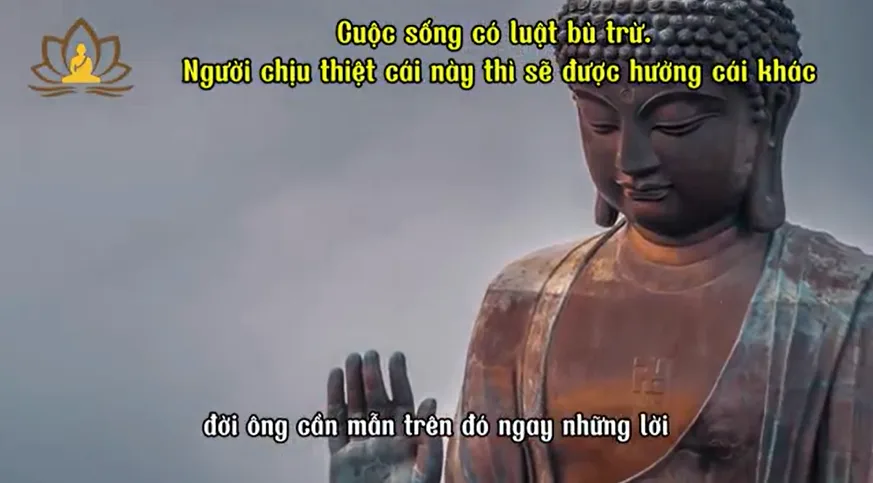 Cuộc sống có luật bù trừ. Người chịu thiệt cái này thì sẽ được hưởng cái khác