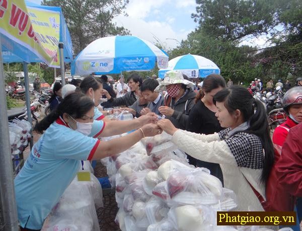 Lâm Đồng: Trên 20.000 nghìn suất cơm chay miễn phí dành cho các sĩ tử