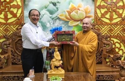 TP.HCM: Giám đốc Công an Thành phố thăm Hòa thượng Chủ tịch