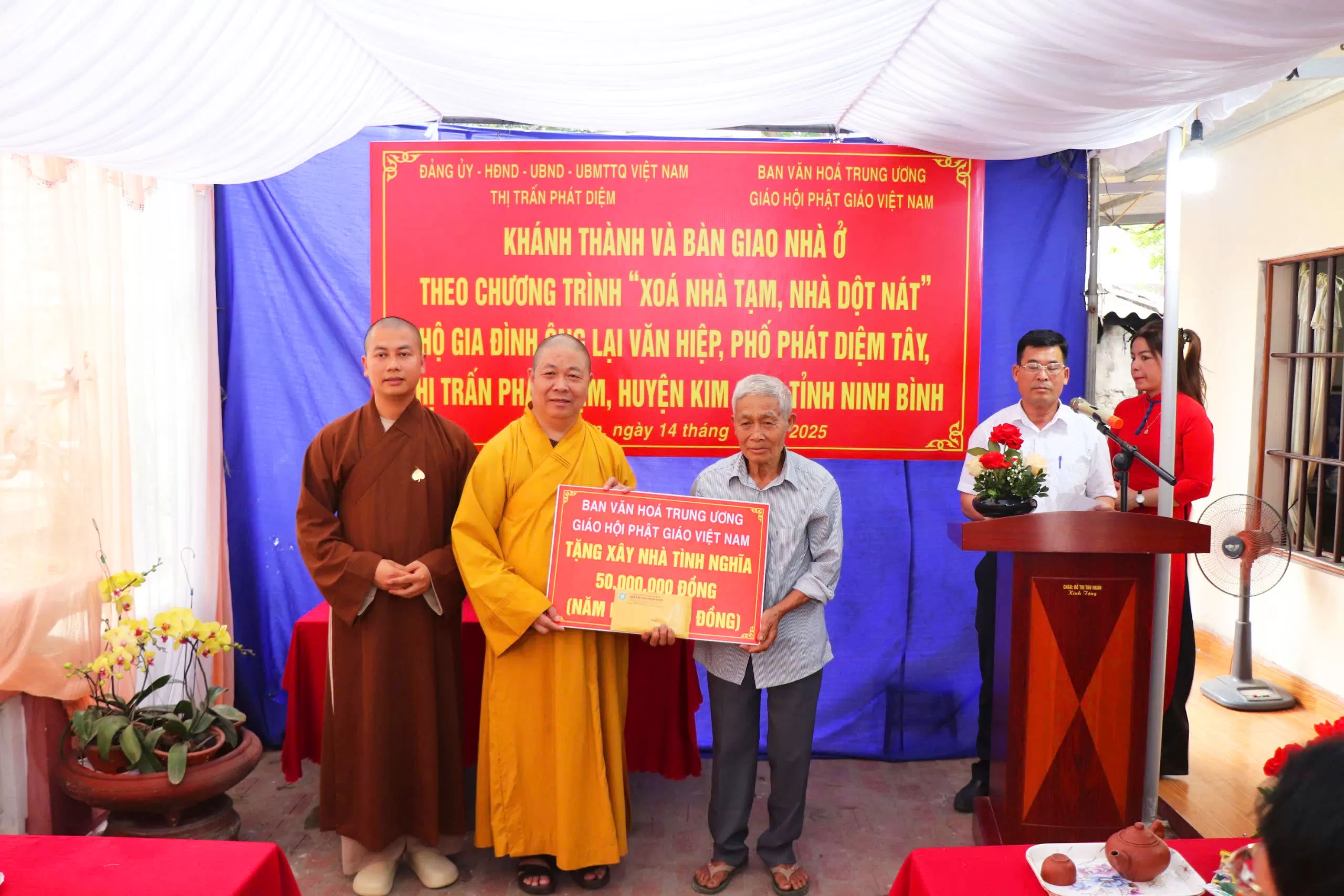 Ngày 14/4/2025, Hòa thượng Thích Thọ Lạc – Trưởng Ban Văn hoá Trung ương GHPGVN và quý phật tử đã ủng hộ 150 triệu đồng xây dựng nhà Đại Đoàn Kết tại thị trấn Phát Diệm, huyện Kim Sơn, tỉnh Ninh Bình.