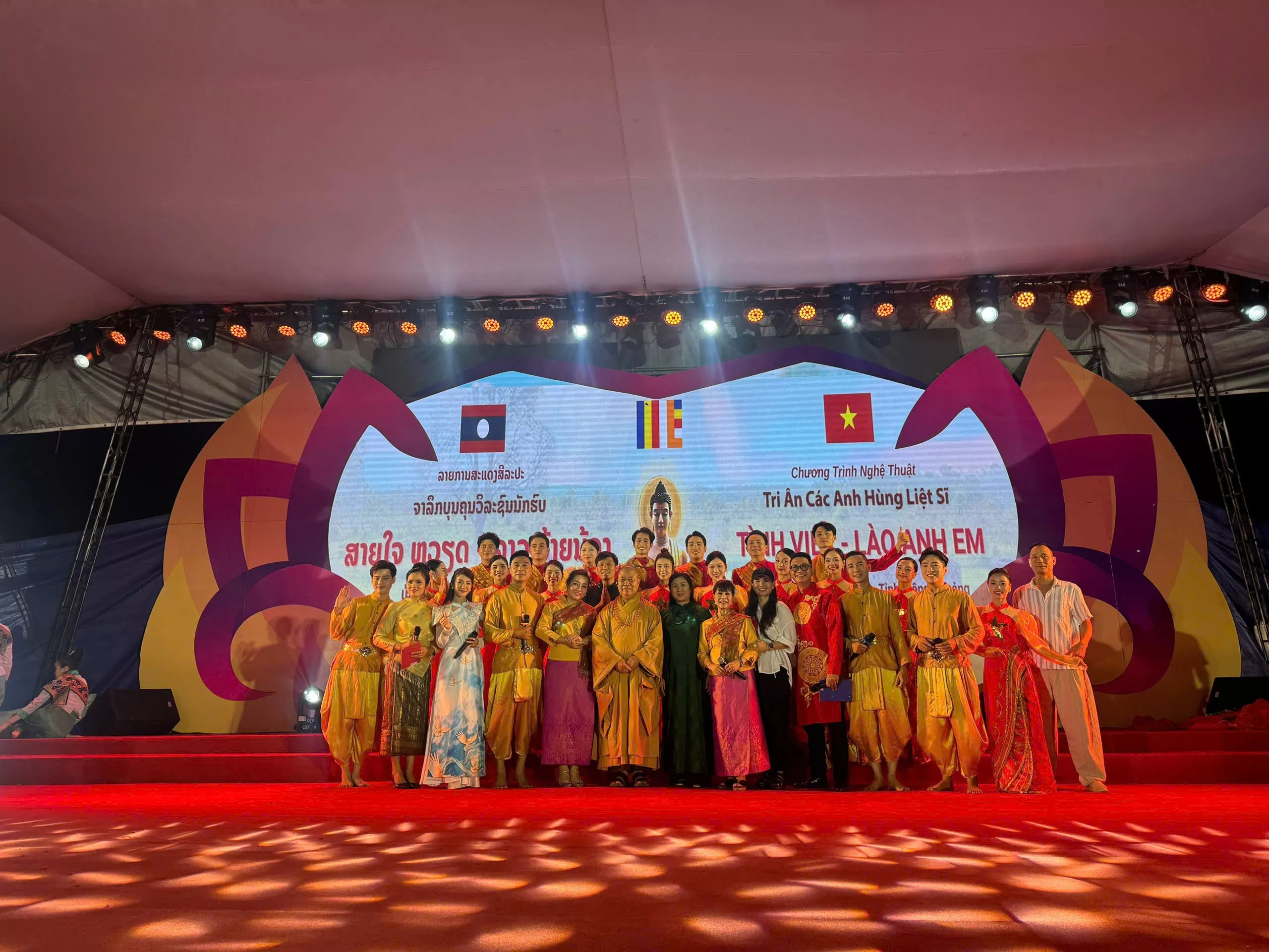 Thắp sáng tình hữu nghị Việt Nam – Lào qua đại lễ cầu siêu Anh hùng Liệt sĩ, ký kết hợp tác Phật giáo và động thổ xây dựng chùa Hữu Nghị tại Xiêng Khoảng, Lào