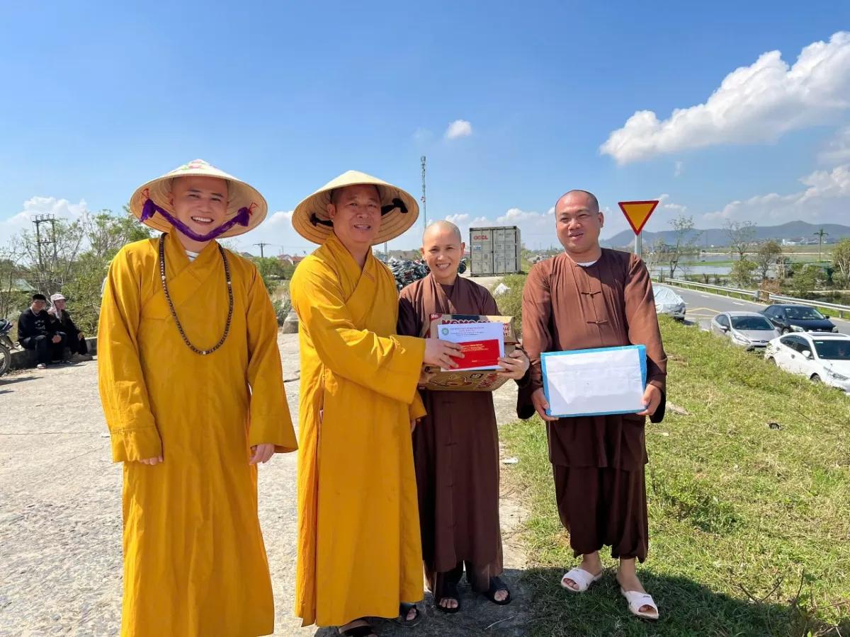 Nghệ An: Lãnh đạo Ban Trị sự GHPGVN tỉnh thăm và hỗ trợ các chùa bị ảnh hưởng bởi lũ lụt