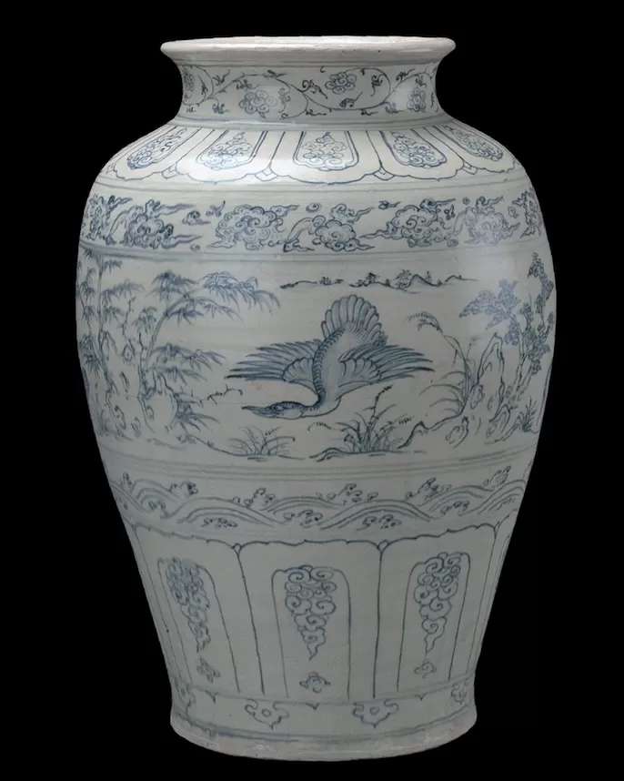 Bảo vật Quốc gia: Bình hoa lam vẽ thiên nga