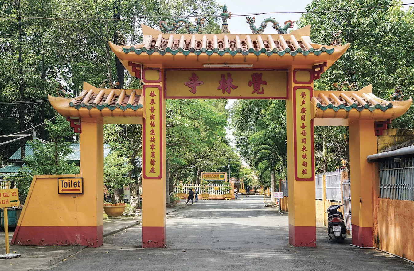 Một số suy nghĩ về kiến trúc chùa Phật giáo Việt Nam ở miền bắc và miền Nam, cùng một số vấn đề liên quan