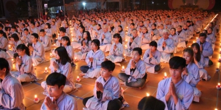 Thái Bình: Đêm hoa đăng vía Phật A Di Đà tại chùa Từ Xuyên