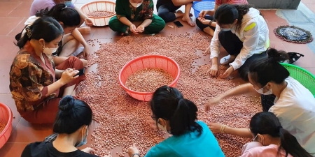 Tăng ni, Phật tử Nghệ An ủng hộ hàng chục tấn nhu yếu phẩm giúp đồng bào miền Nam chống dịch