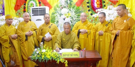 Tp.HCM: Ban Văn hoá GHPGVN TP.HCM viếng tang cố Đại lão Hoà thượng Phó Pháp chủ Thích Hiển Pháp