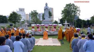 Nhân vía Đức Phật A Di Đà, 17-11 ÂL: Đặt tâm ở Cực lạc