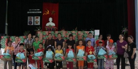 Thái Bình: TT.Thích Thanh Định trao hơn 350 phần quà từ thiện