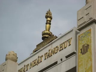 Đắp trên trụ cổng