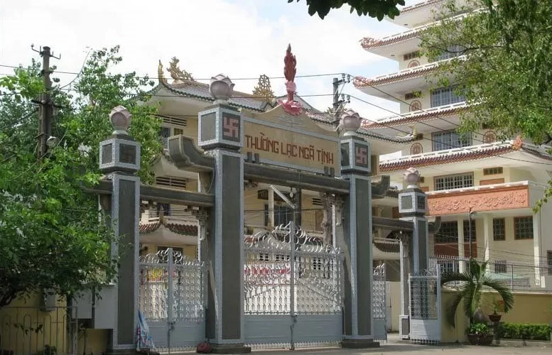 Biểu tượng hoa sen và ngọn đèn trong giáo pháp Khất sĩ