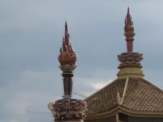 Đắp trên nóc các tịnh xá