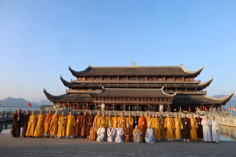Ninh Bình - Đại biểu trải nghiệm du thuyền tại không gian văn hoá - tâm linh chùa Tam Chúc trong khuôn khổ lễ kỷ niệm 45 năm thành lập Ban Văn hoá Trung ương GHPGVN