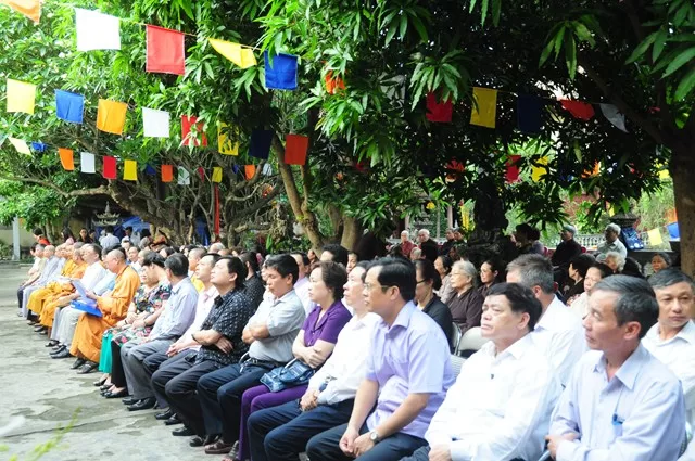 Hải Phòng: Chư tôn đức Tăng chùa Phổ Chiếu kính mừng Phật đản