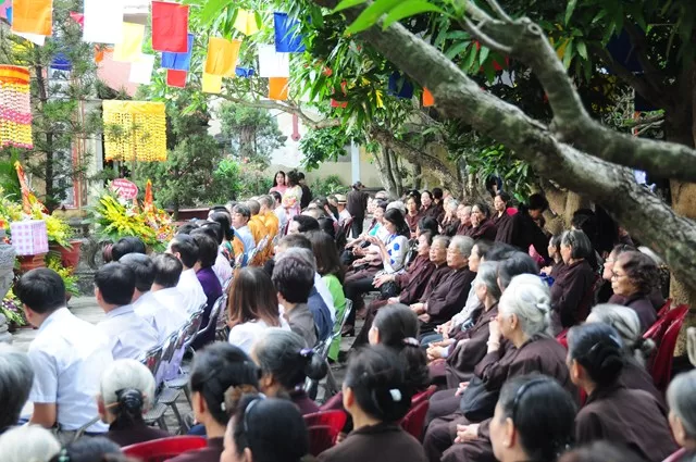 Hải Phòng: Chư tôn đức Tăng chùa Phổ Chiếu kính mừng Phật đản
