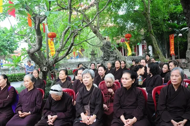 Hải Phòng: Chư tôn đức Tăng chùa Phổ Chiếu kính mừng Phật đản
