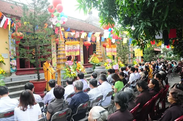 Hải Phòng: Chư tôn đức Tăng chùa Phổ Chiếu kính mừng Phật đản