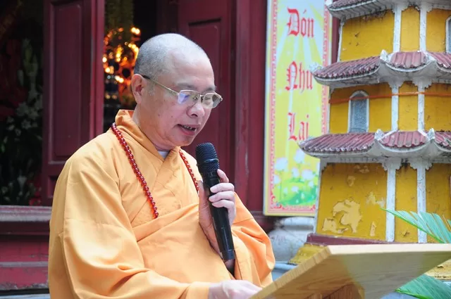 TT. Thích Thanh Giác tuyên đọc thông điệp Phật đản cùa Đức Pháp chủ GHPGVN