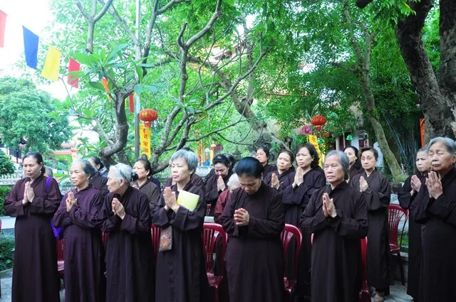 Hải Phòng: Chư tôn đức Tăng chùa Phổ Chiếu kính mừng Phật đản