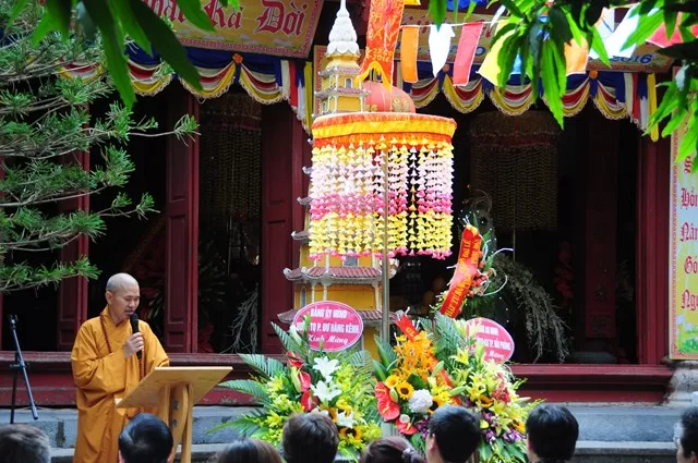 Hải Phòng: Chư tôn đức Tăng chùa Phổ Chiếu kính mừng Phật đản