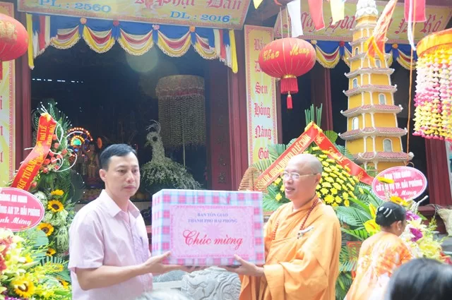 Hải Phòng: Chư tôn đức Tăng chùa Phổ Chiếu kính mừng Phật đản