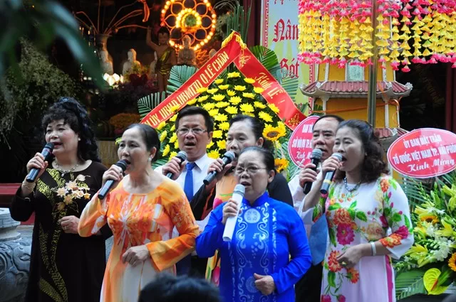 Hải Phòng: Chư tôn đức Tăng chùa Phổ Chiếu kính mừng Phật đản