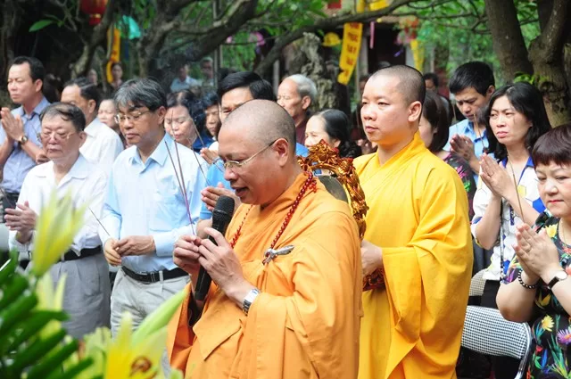 Hải Phòng: Chư tôn đức Tăng chùa Phổ Chiếu kính mừng Phật đản