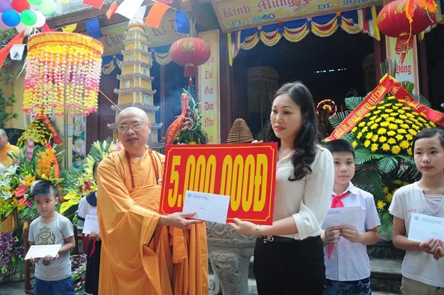 Hải Phòng: Chư tôn đức Tăng chùa Phổ Chiếu kính mừng Phật đản