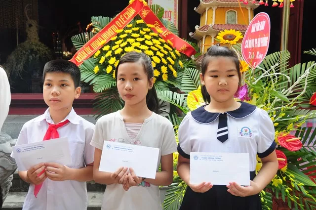 Hải Phòng: Chư tôn đức Tăng chùa Phổ Chiếu kính mừng Phật đản
