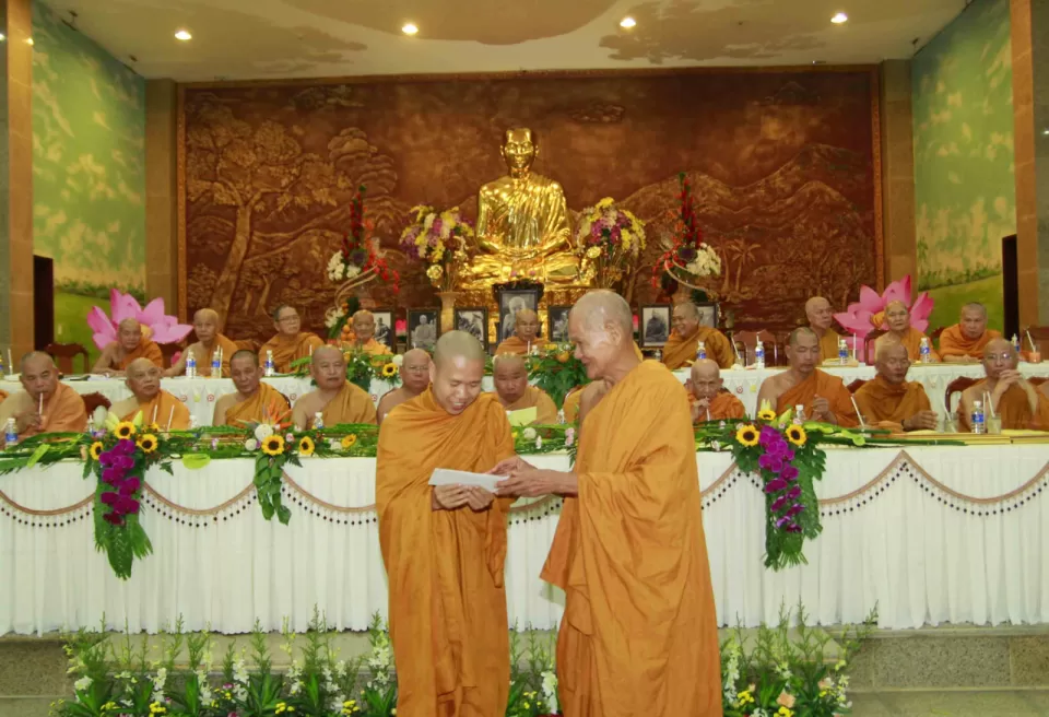 Tăng Ni sinh HVPGVN tại TP.HCM nhận học bổng Quỹ Pháp học Khất sĩ
