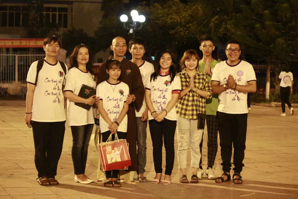 Hoa hồng xuống phố - Mùa Vu lan