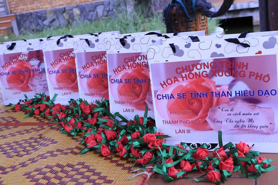 Hoa hồng xuống phố - Mùa Vu lan