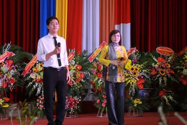 Văn nghệ chào mừng