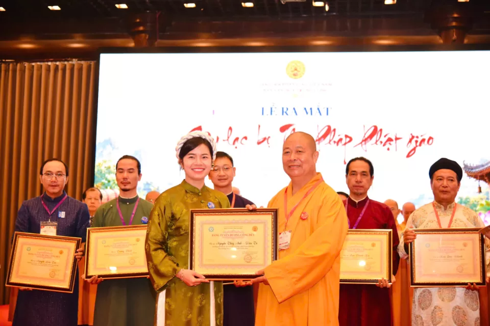 Ban Văn hoá Trung ương GHPGVN Trao bằng tuyên dương và ra mắt câu lạc bộ Thư pháp