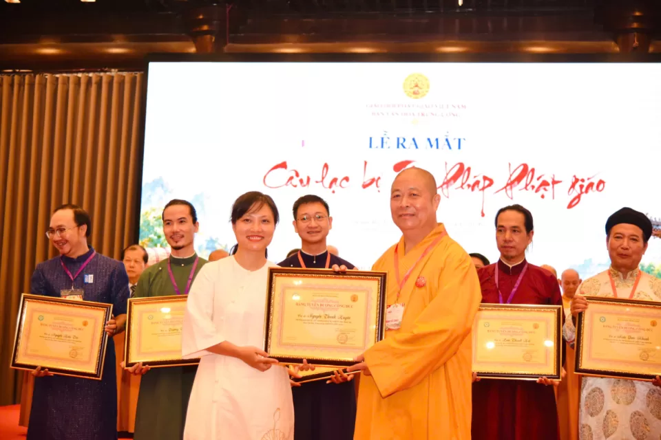 Ban Văn hoá Trung ương GHPGVN Trao bằng tuyên dương và ra mắt câu lạc bộ Thư pháp