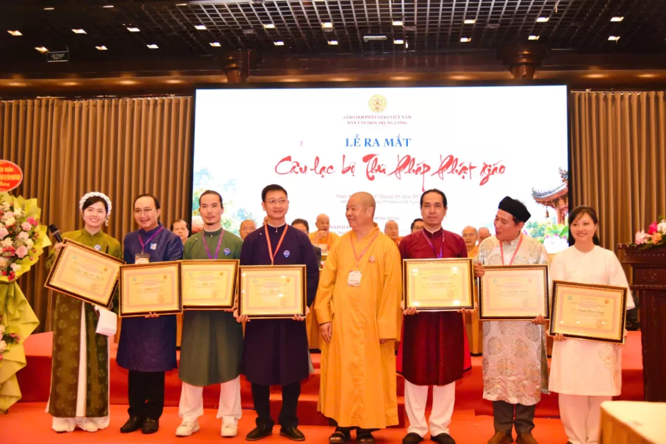 Ban Văn hoá Trung ương GHPGVN Trao bằng tuyên dương và ra mắt câu lạc bộ Thư pháp