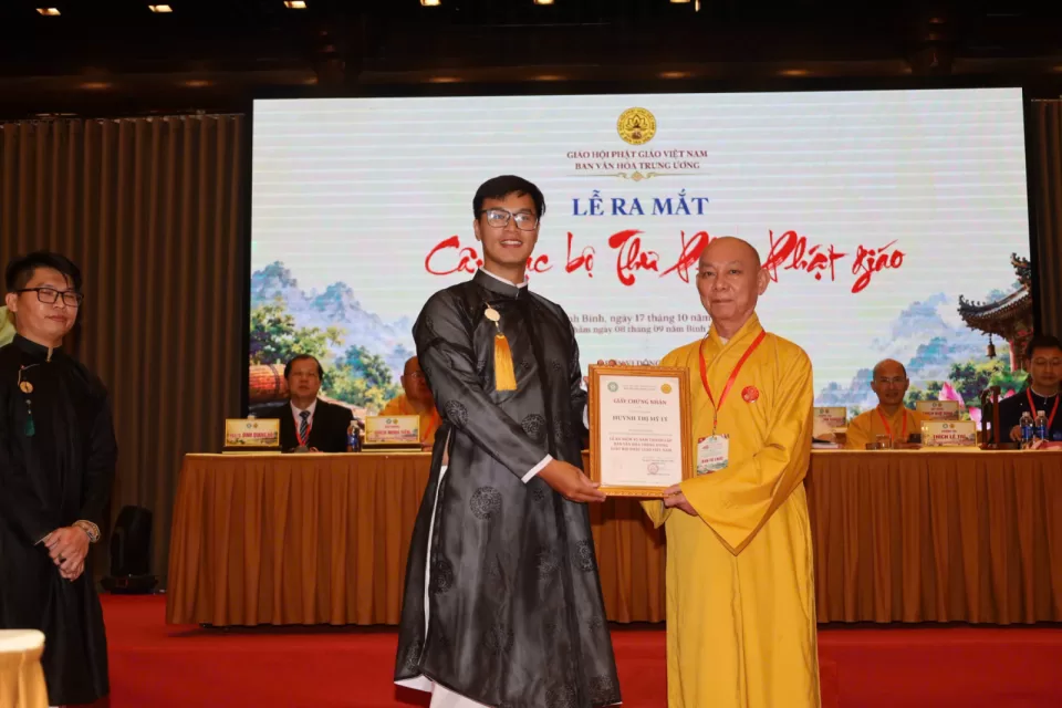 Ban Văn hoá Trung ương GHPGVN Trao bằng tuyên dương và ra mắt câu lạc bộ Thư pháp