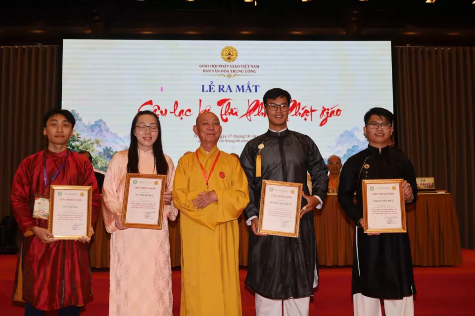 Ban Văn hoá Trung ương GHPGVN Trao bằng tuyên dương và ra mắt câu lạc bộ Thư pháp