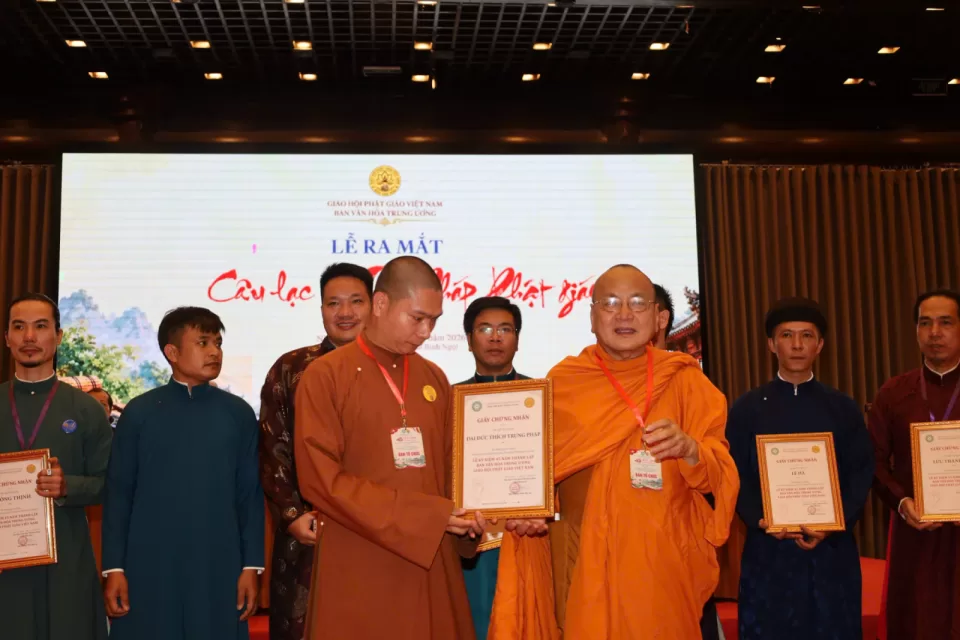 Ban Văn hoá Trung ương GHPGVN Trao bằng tuyên dương và ra mắt câu lạc bộ Thư pháp