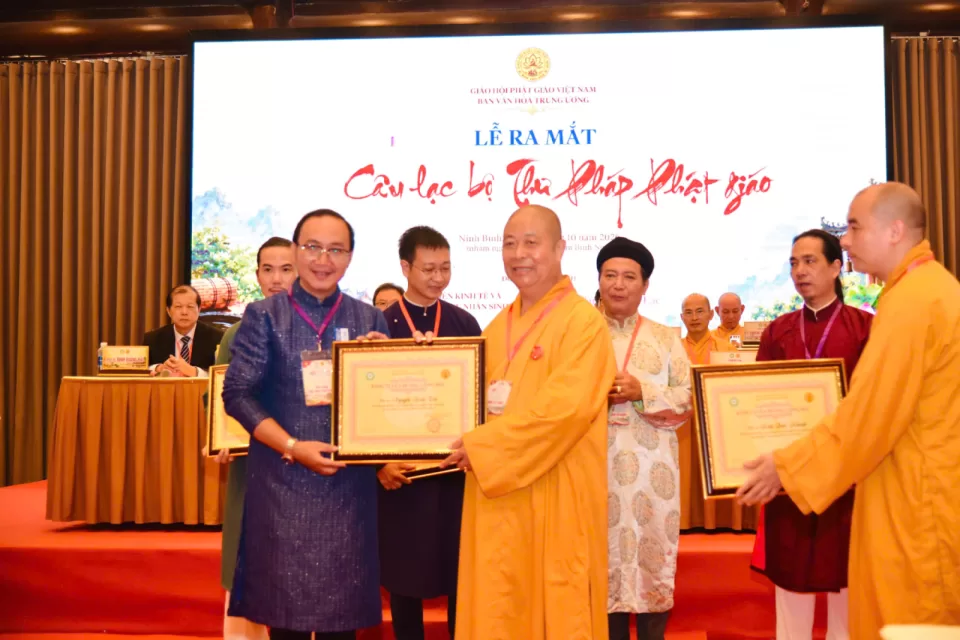 Ban Văn hoá Trung ương GHPGVN Trao bằng tuyên dương và ra mắt câu lạc bộ Thư pháp