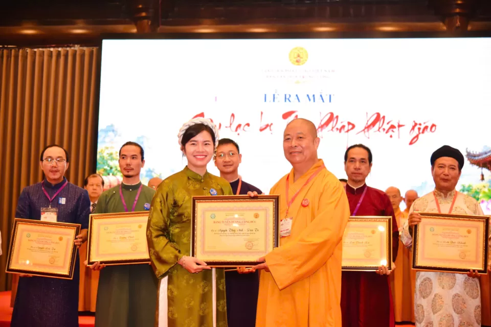 Ban Văn hoá Trung ương GHPGVN Trao bằng tuyên dương và ra mắt câu lạc bộ Thư pháp