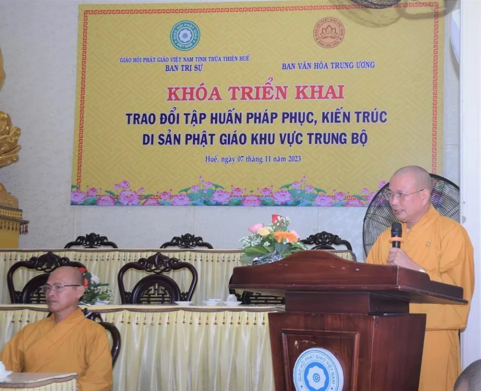 Đại Đức Thích Trung Định; phó phân Ban kiêm chánh thư ký phân ban Di sản thuộc BVHTU đọc báo cáo kế hoạch hội nghị.
