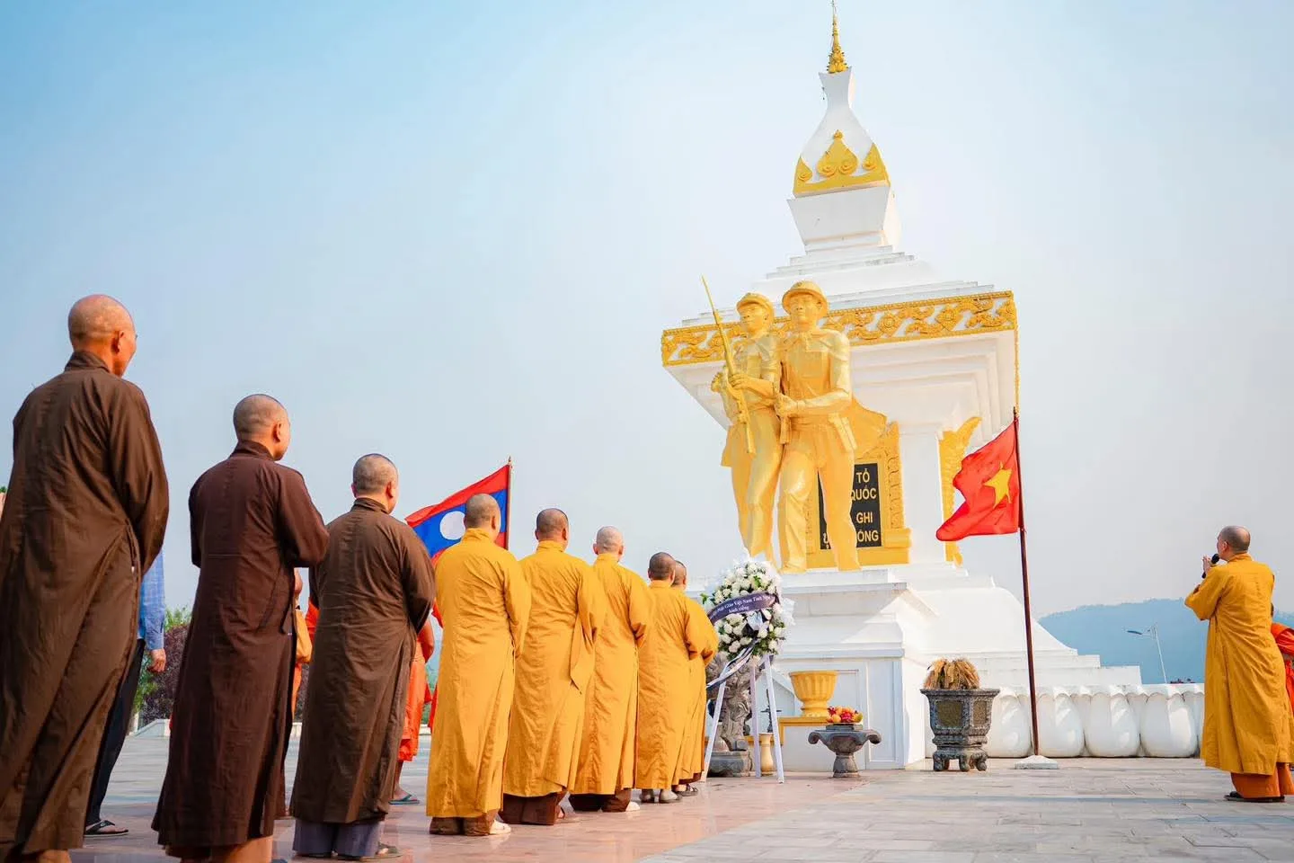 Trang nghiêm Lễ hội Đại đoàn kết tri ân tưởng niệm các Anh hùng Liệt sĩ Lào – Việt Nam tại Chùa Hữu Nghị, tỉnh Xiêng Khoảng (Lào)
